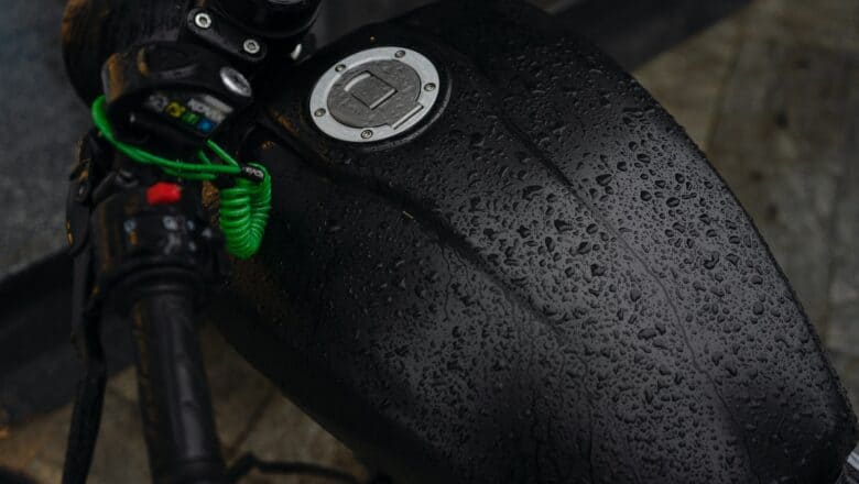Hydroplaning tips for MC drivers